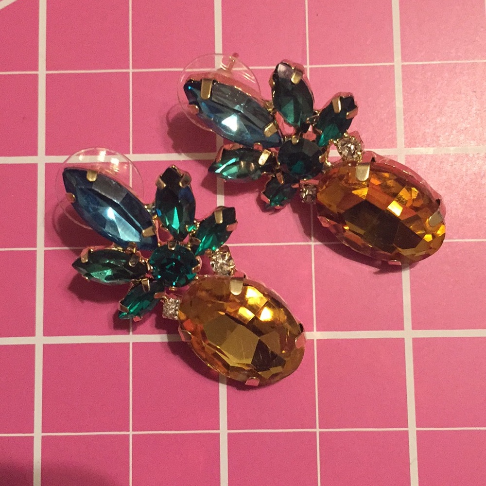 30% OFF NWT New pineapple earrings stud crystal - Picture 8 of 8